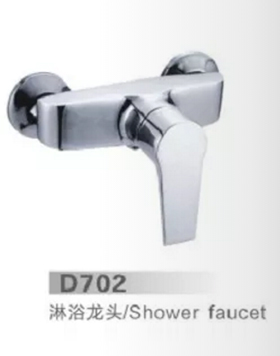 D702